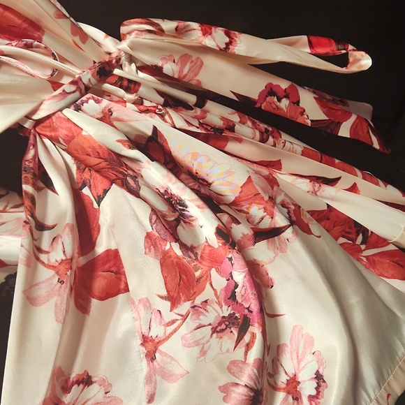 Satin Robe - Picture 3 of 9